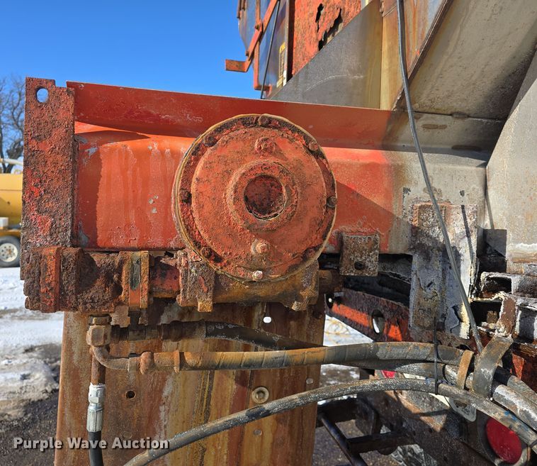 image for item DO7772 1997 International 4900 dump truck