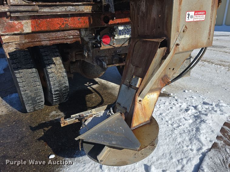 image for item DO7772 1997 International 4900 dump truck