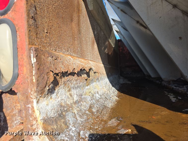 image for item DO7772 1997 International 4900 dump truck