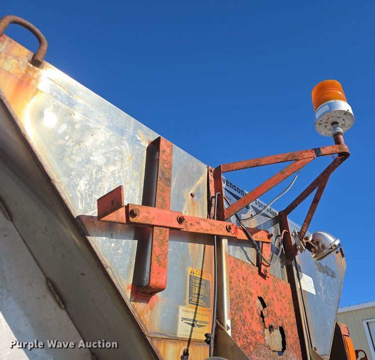 image for item DO7772 1997 International 4900 dump truck