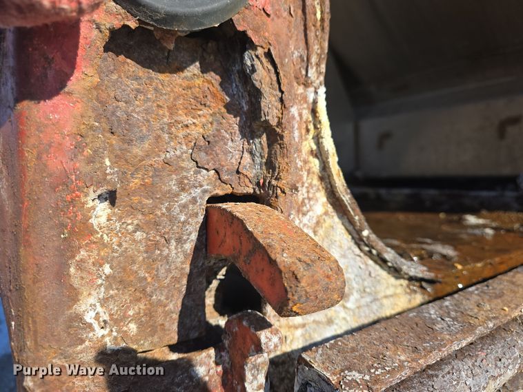 image for item DO7772 1997 International 4900 dump truck