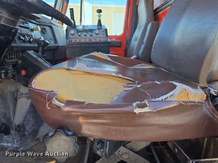 image for item DO7772 1997 International 4900 dump truck