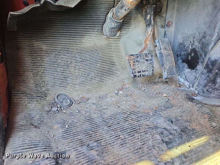 image for item DO7772 1997 International 4900 dump truck