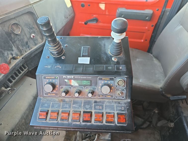 image for item DO7772 1997 International 4900 dump truck