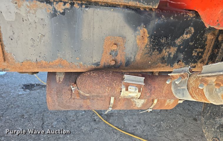 image for item DO7772 1997 International 4900 dump truck