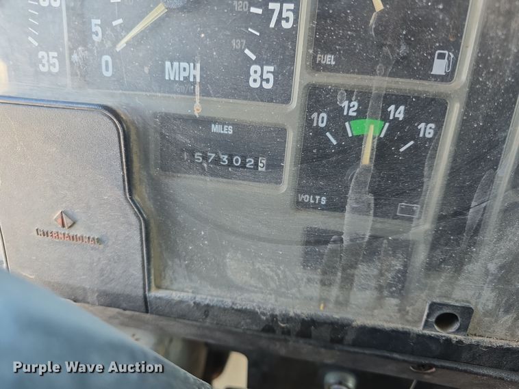 image for item DO7772 1997 International 4900 dump truck