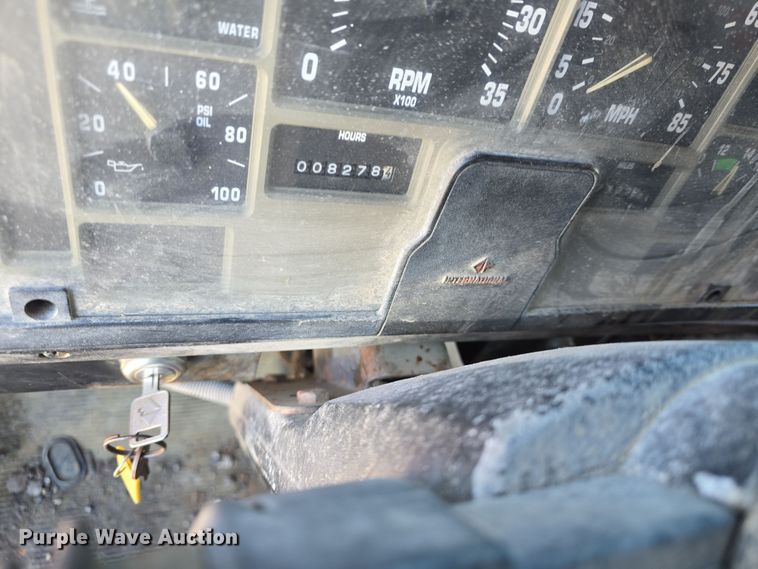 image for item DO7772 1997 International 4900 dump truck