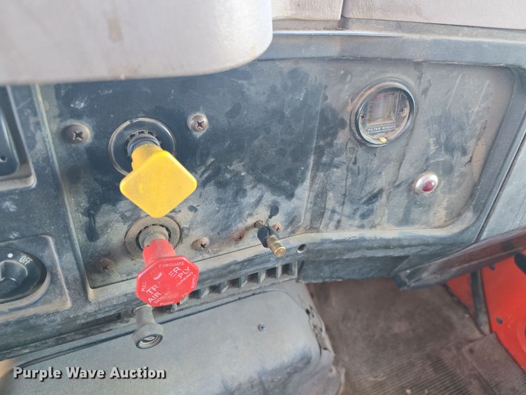 image for item DO7772 1997 International 4900 dump truck