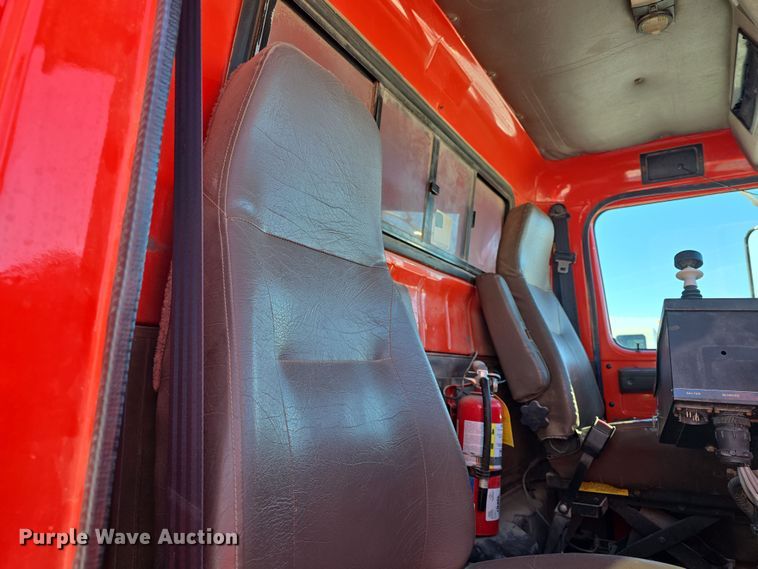 image for item DO7772 1997 International 4900 dump truck