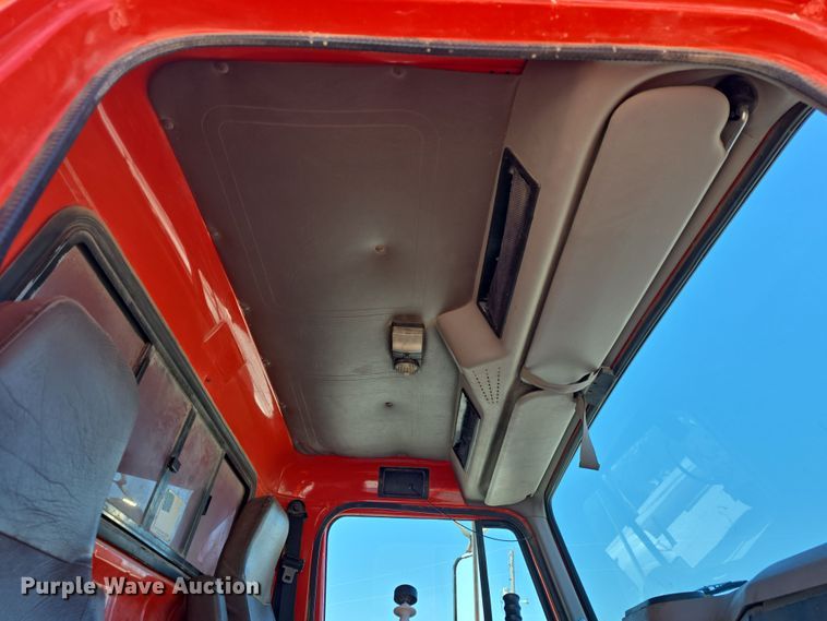 image for item DO7772 1997 International 4900 dump truck