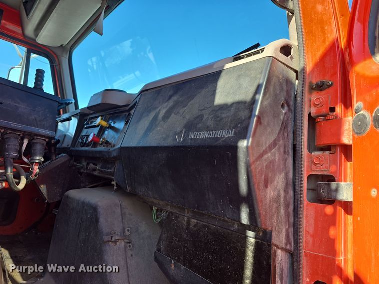 image for item DO7772 1997 International 4900 dump truck