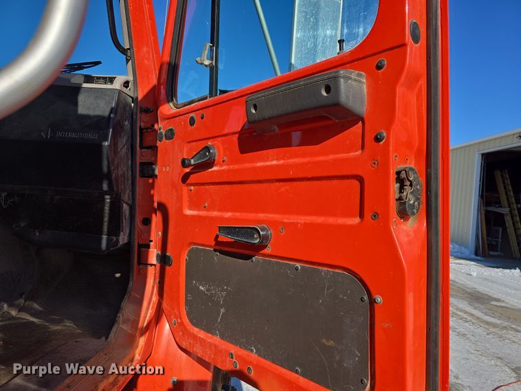 image for item DO7772 1997 International 4900 dump truck