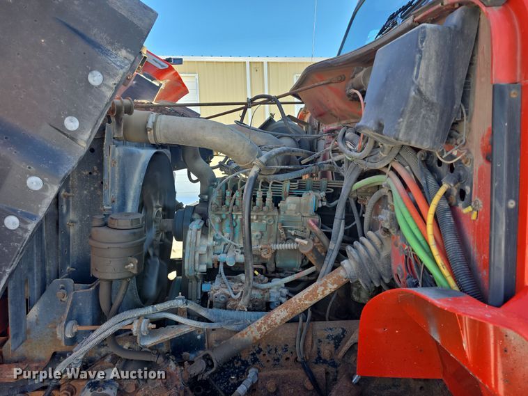 image for item DO7772 1997 International 4900 dump truck