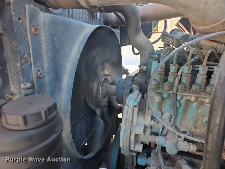 image for item DO7772 1997 International 4900 dump truck