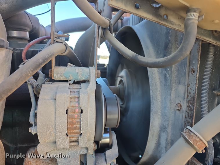 image for item DO7772 1997 International 4900 dump truck