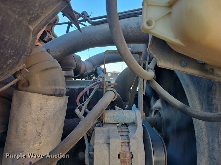 image for item DO7772 1997 International 4900 dump truck