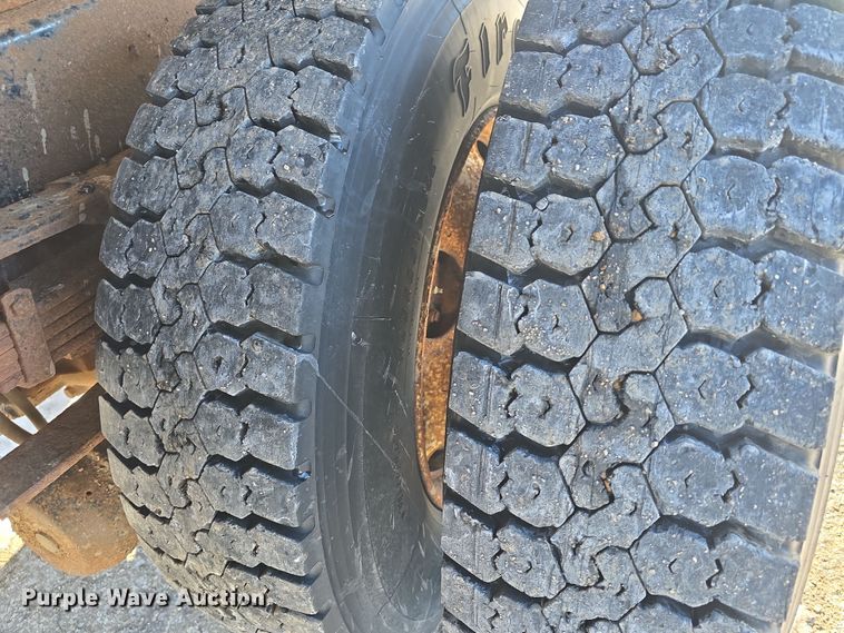 image for item DO7772 1997 International 4900 dump truck