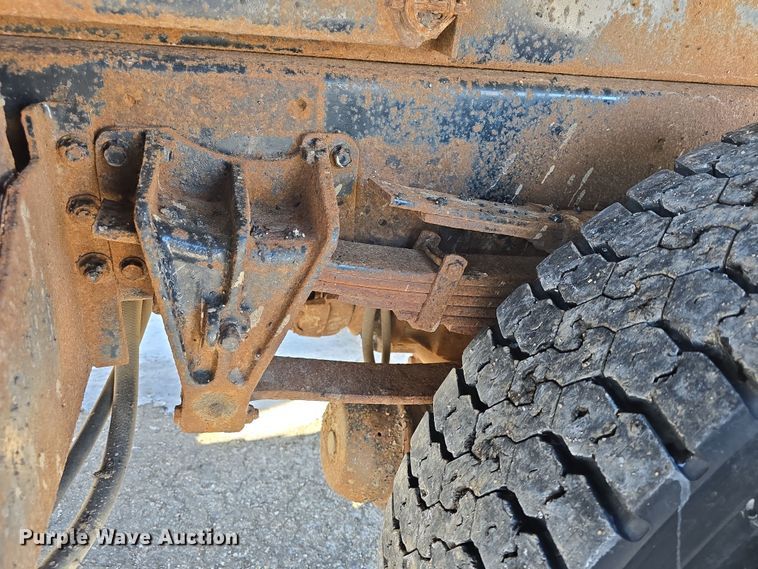 image for item DO7772 1997 International 4900 dump truck