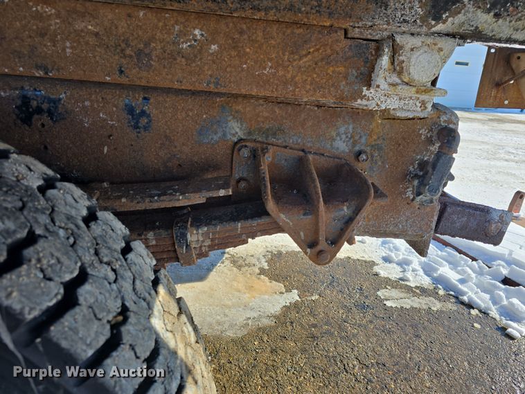 image for item DO7772 1997 International 4900 dump truck