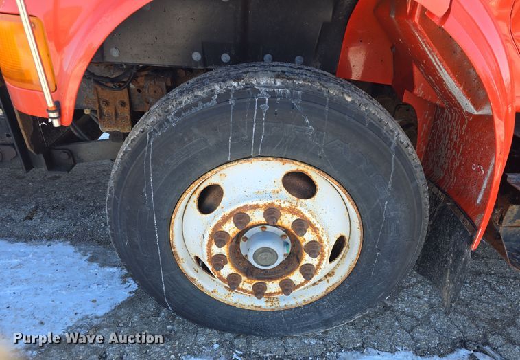 image for item DO7772 1997 International 4900 dump truck