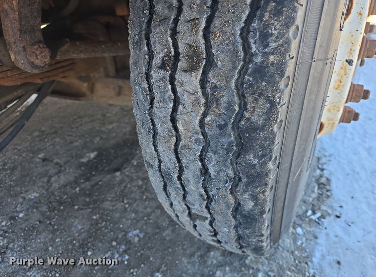 image for item DO7772 1997 International 4900 dump truck