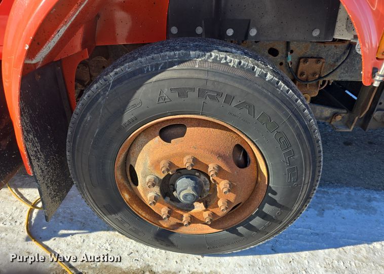 image for item DO7772 1997 International 4900 dump truck