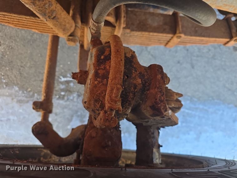 image for item DO7772 1997 International 4900 dump truck