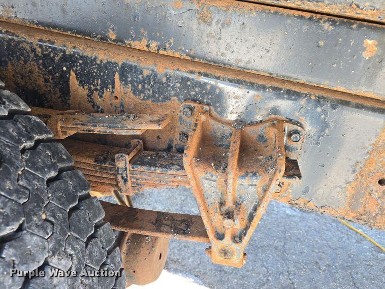 image for item DO7772 1997 International 4900 dump truck