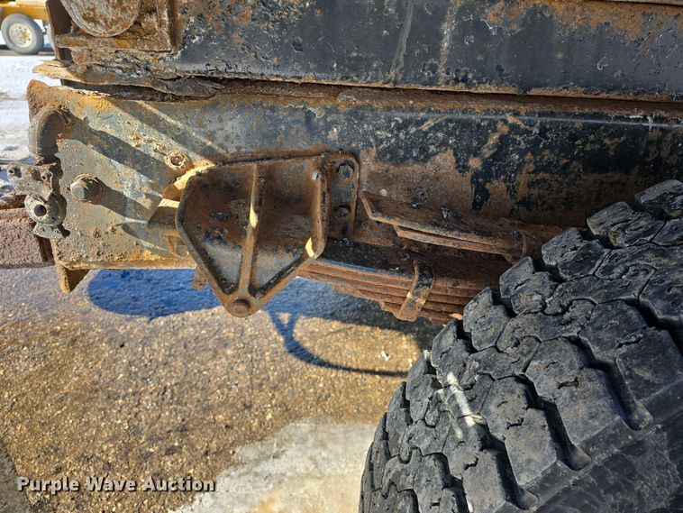 image for item DO7772 1997 International 4900 dump truck