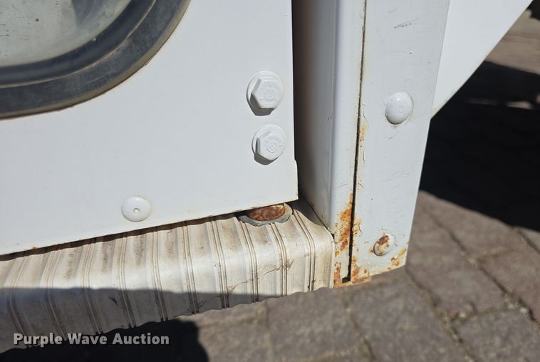 image for item DO7775 1998 Ford E350 school bus