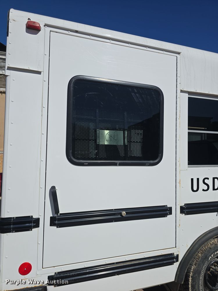 image for item DO7775 1998 Ford E350 school bus