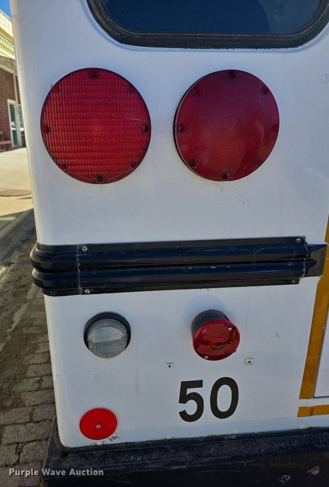 image for item DO7775 1998 Ford E350 school bus