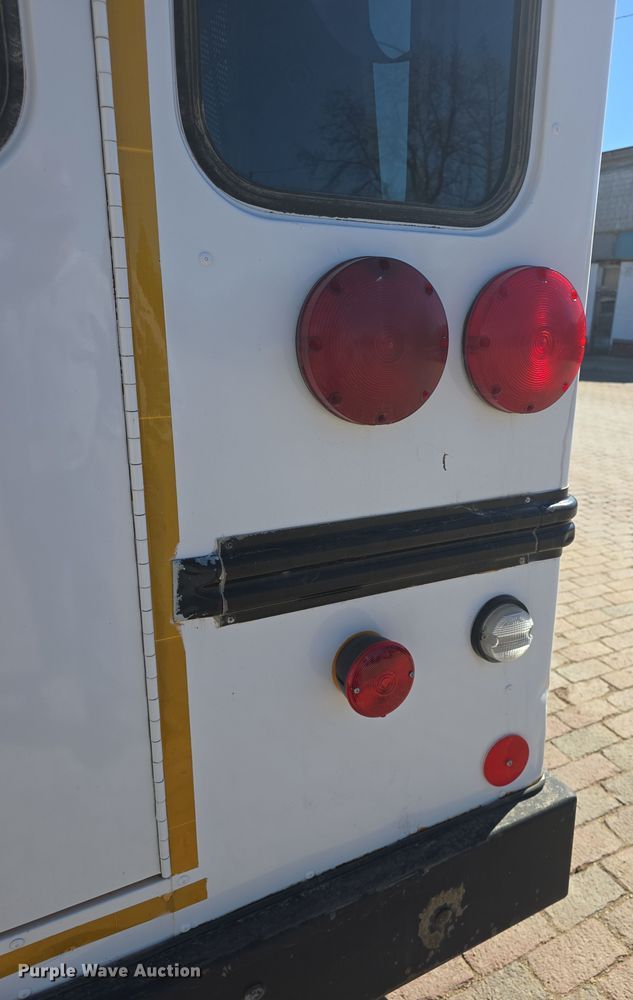 image for item DO7775 1998 Ford E350 school bus