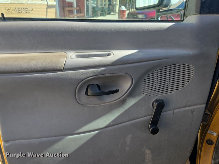 image for item DO7775 1998 Ford E350 school bus