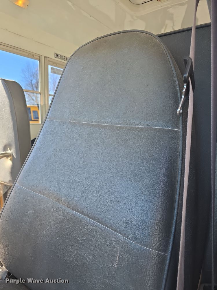 image for item DO7775 1998 Ford E350 school bus