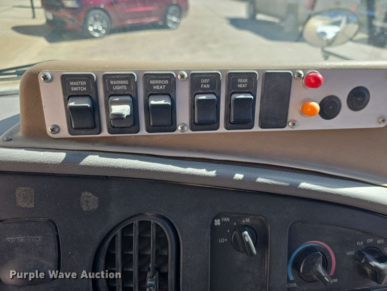 image for item DO7775 1998 Ford E350 school bus