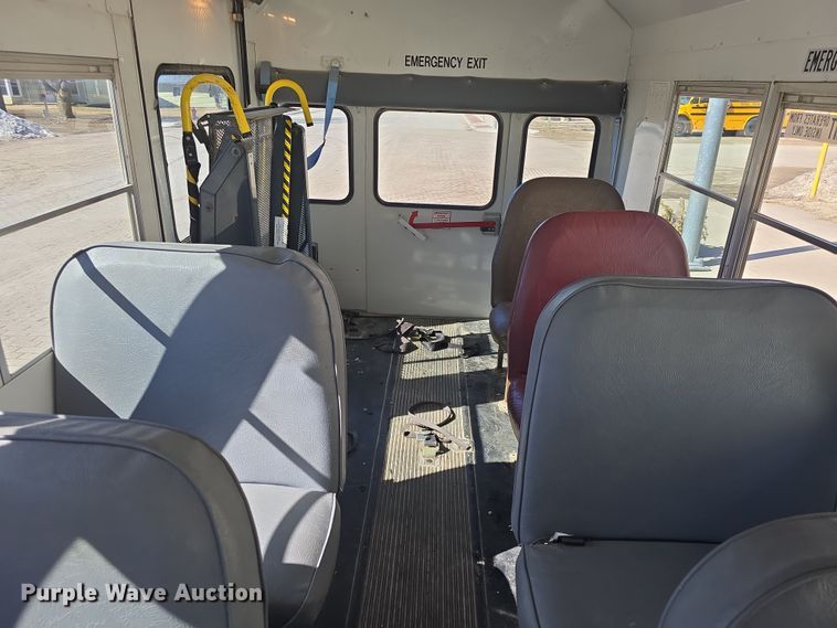 image for item DO7775 1998 Ford E350 school bus