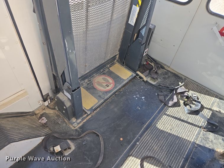 image for item DO7775 1998 Ford E350 school bus