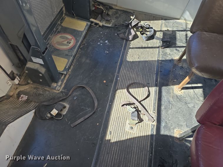 image for item DO7775 1998 Ford E350 school bus