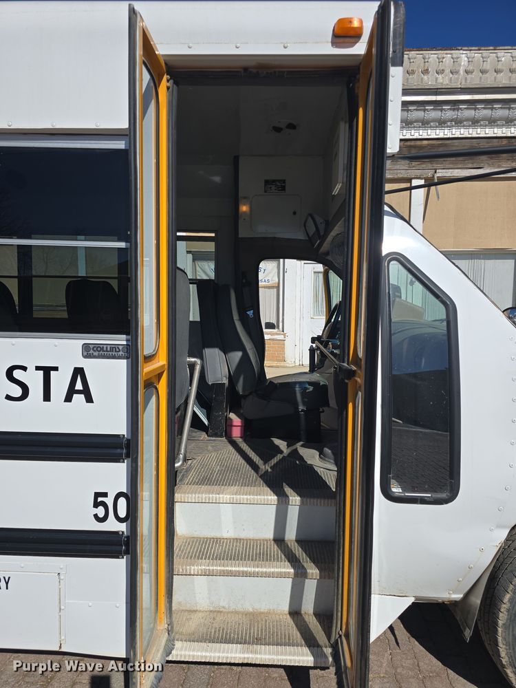 image for item DO7775 1998 Ford E350 school bus