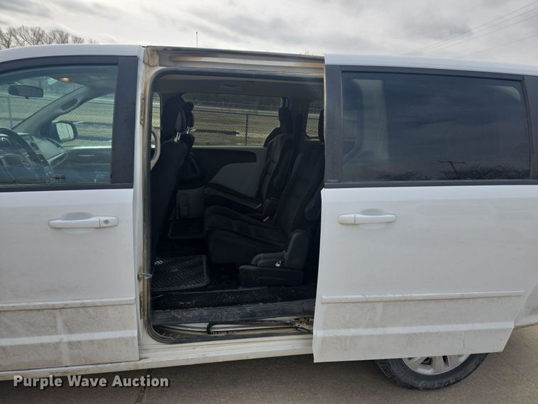 image for item DO7794 2014 Dodge Grand Caravan van