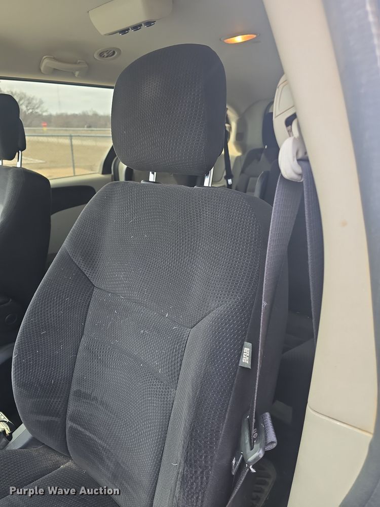 image for item DO7794 2014 Dodge Grand Caravan van