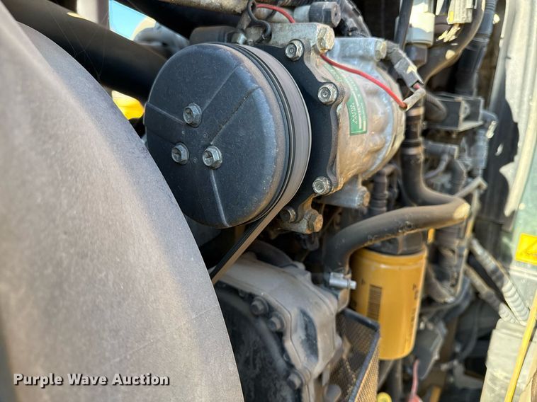 image for item DQ6655 Massey Ferguson 5460 MFWD tractor