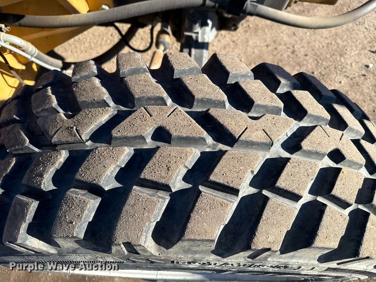 image for item DQ6655 Massey Ferguson 5460 MFWD tractor