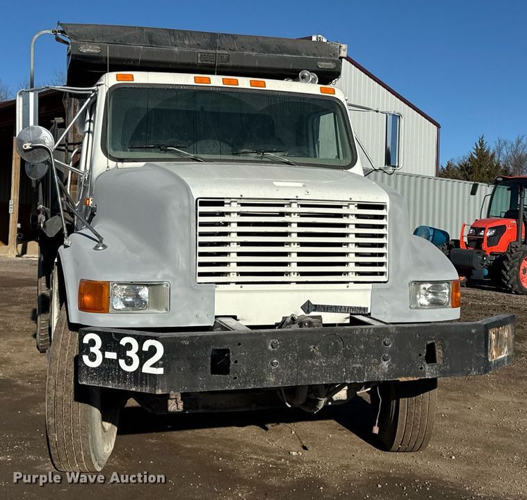 image for item DQ6656 2001 International 4900 dump truck