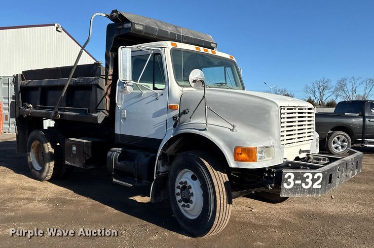 image for item DQ6656 2001 International 4900 dump truck