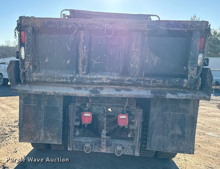 image for item DQ6656 2001 International 4900 dump truck