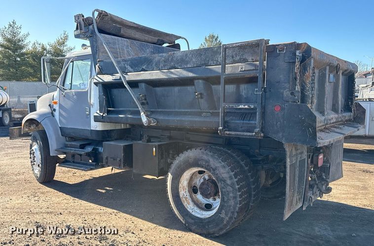 image for item DQ6656 2001 International 4900 dump truck