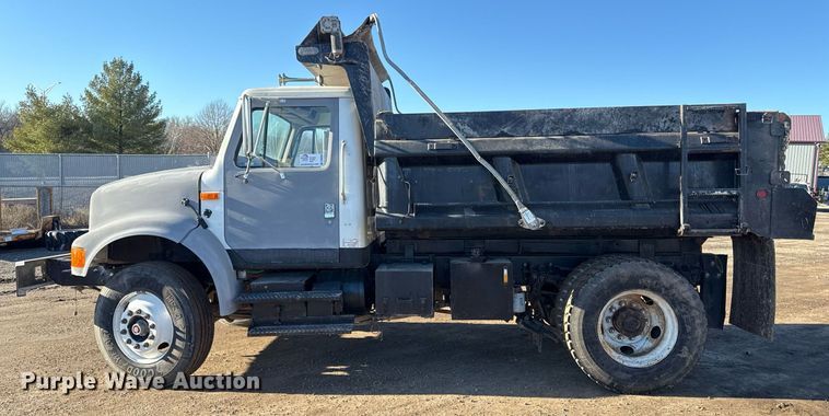 image for item DQ6656 2001 International 4900 dump truck