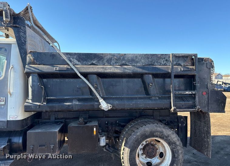 image for item DQ6656 2001 International 4900 dump truck